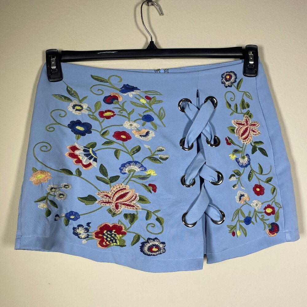 Lulumari Women's Light Blue Floral Embroidered Skort L Resort Evening